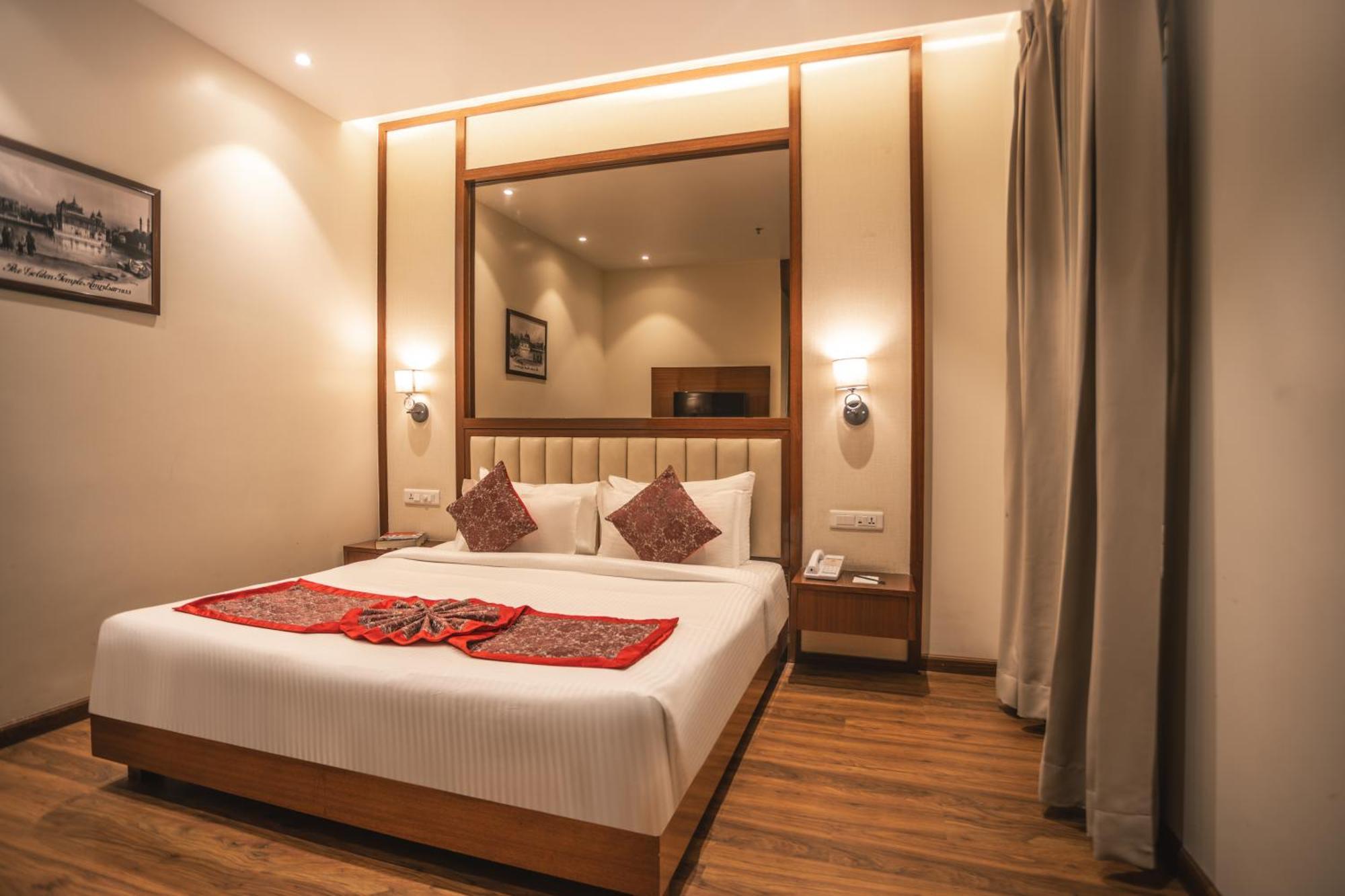 Amritara Sadka Amritsar Hotel Ngoại thất bức ảnh